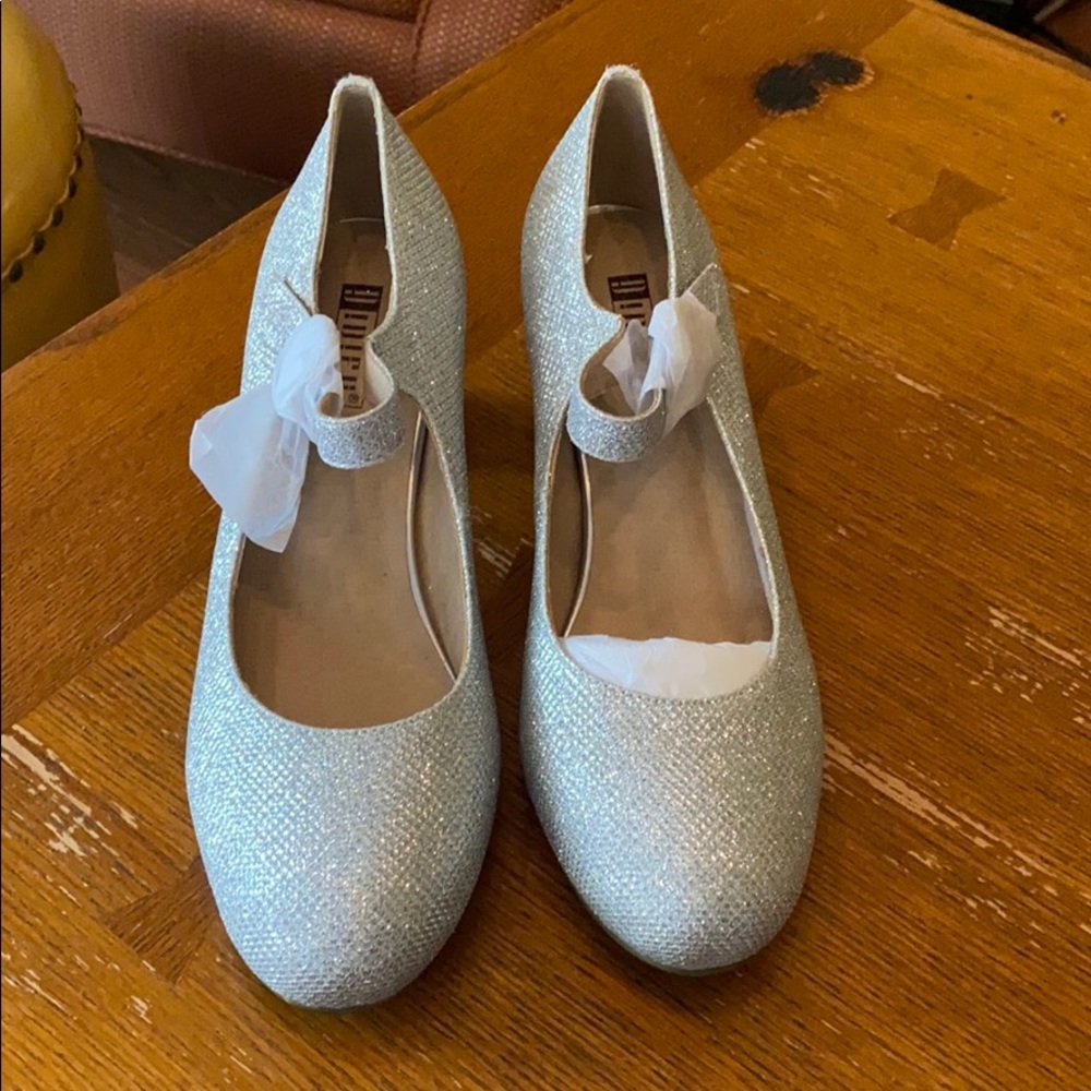 Silver shoe